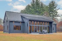 Walk to Castle Rock Lake! Modern Home w/ Patio