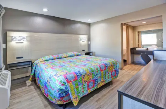 Super 7 Inn 達拉斯靠近鄧肯維爾 鄰近Chris Paris Park的酒店