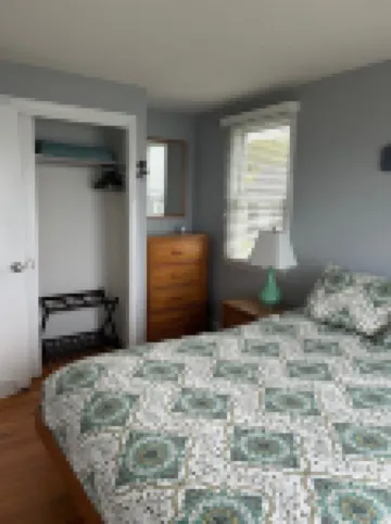 Beach front Cottage, close to downtown - Private Beach and Great Water views