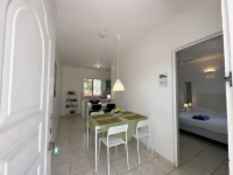 Secure 2-pers apartment centrally located and close to the beach