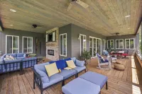 Sleeps 12, Kayaks, Private Dock, Large Yard + More