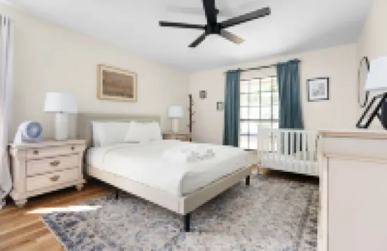 ชิค เอสเคป พูล ฮอต ทับ ยิม เพลย์รูม