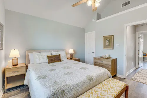 Central College Station Townhome w/ Community Pool - Apartments