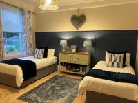 Home in Appledore with own parking and Hot Tub. Dogs welcomed