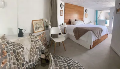 Unique mosaic eco-friendly open concept space sleeps 4 -WiFi, seawater pool, BBQ Hotels in 