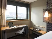 宜必思瓦朗斯南部酒店 - 酒吧