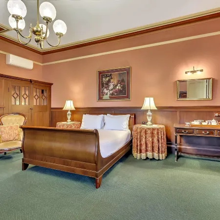 Clifton Motel & Grittleton Lodge
