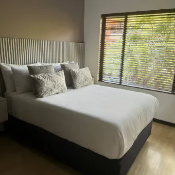 2 Bedroom Apartment Near Monte Casino