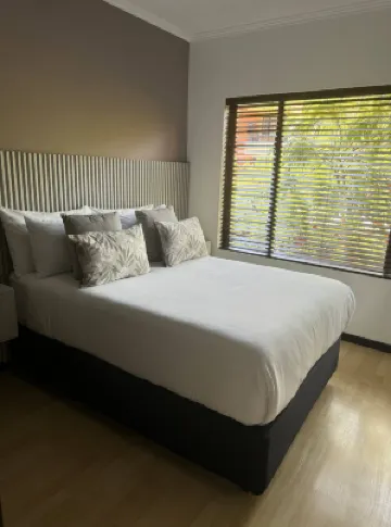 2 Bedroom Apartment Near Monte Casino