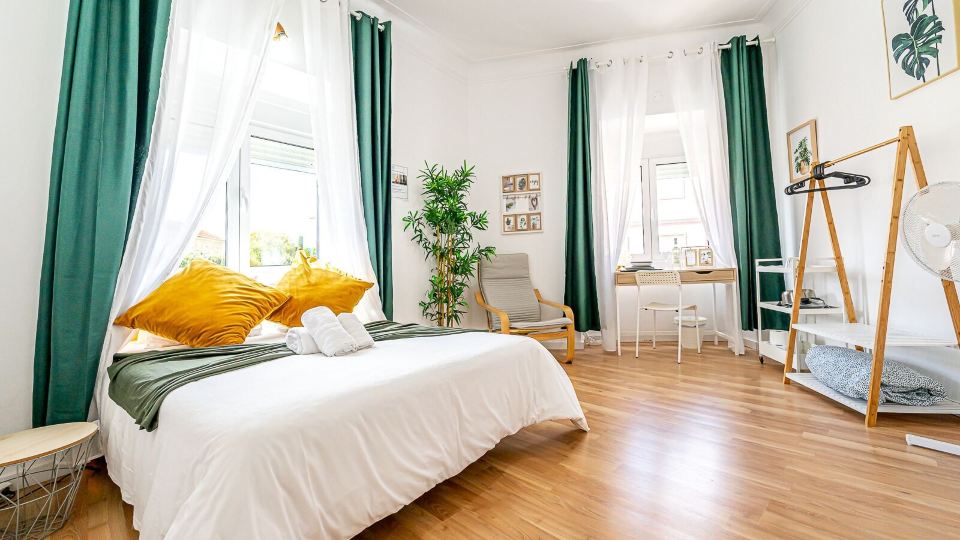 April Square Guesthouse by Lisbon with Sintra