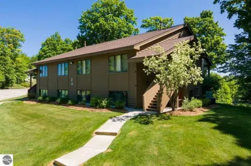 2BR Escape Torch Lake Views Golf 755