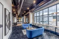 Nashville Oasis at The Muse: Modern 2BR With Balcony & Rooftop Views - Alojamientos
