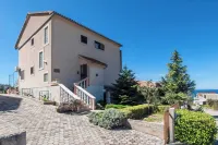 Inviting Holiday Apartment in Primosten