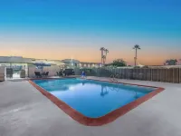 Studio 6 Suites Madera, CA - Yosemite Hotels in Madera County