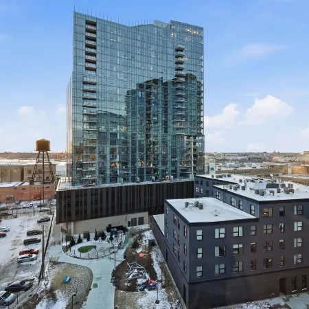 4BR Corporate Suite Central and Modern