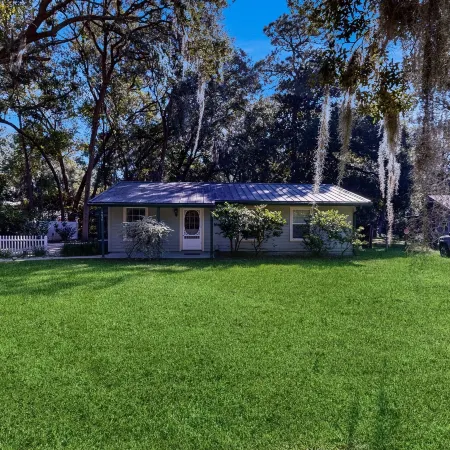 Cozy Cottage Near the Beach With Internet, AC, Washer/dryer
