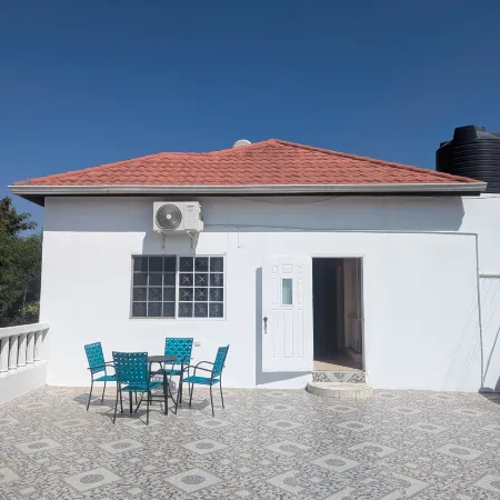 2 Bedroom upstairs large flat in Portmore Pines