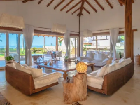 คาซา มันดาลา โครุมบาว โรงแรมในปราโด