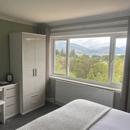 Braeburn Guest House / B&B