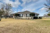 'Leaping Toad Ranch' ~ 9 Mi to Lake Granbury! - Pet friendly