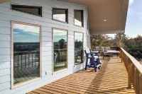 Deck w/ Lake Mac View! Spacious Family Retreat - Homestays