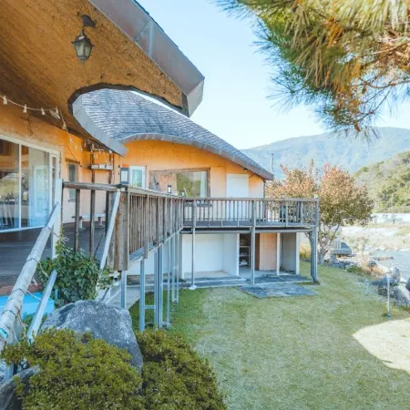 Gurye Yellow Pension