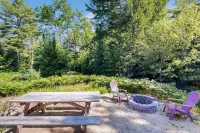 Secluded 2 BR Cottage w/ Private W/d, Wifi & Patio - Wifi