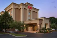 Hampton Inn & Suites Greenfield - parking