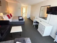 Champers Motor Inn โรงแรมในโลเวอร์ฮัตต์