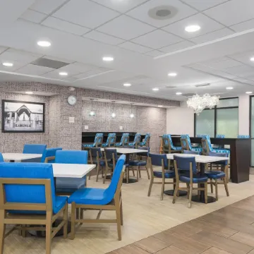La Quinta Inn & Suites by Wyndham Clarksville