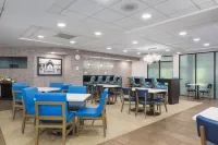La Quinta Inn & Suites by Wyndham Clarksville