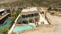 No908 Sunset Hotel