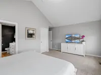 Savanna Grove Hotels in Blaine
