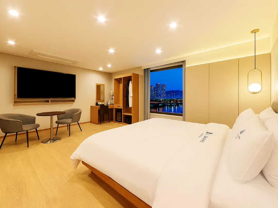 H Avenue Hotel In Gyeongju - Gyeongju