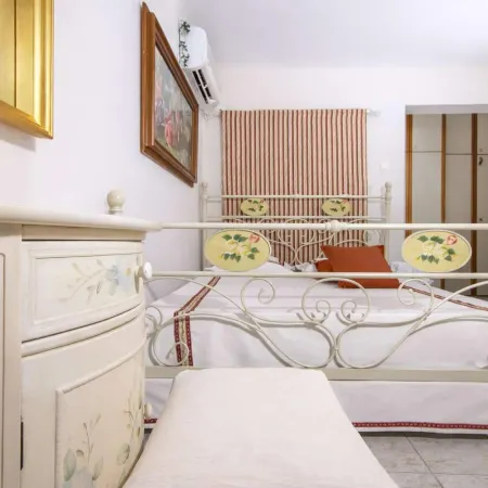 Rococo Style - Romantic Seaside Stay Near Volos