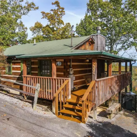 View! Cozy, Private, Fireplace, Hot Tub Log Cabin, Honeymoon!