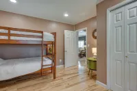 Waterfront Annapolis Cottage Fire Pit and Pier - Pet friendly