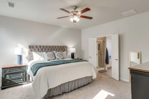 Close to Energy Giants! 3,300-sq-ft Midland Home - Homestays