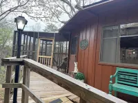 Roundhouse Cabin in Pigeon Forge …in town