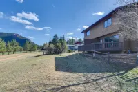 Fireplace & Mtn Views: Estes Park Home w/ Deck! - Condos