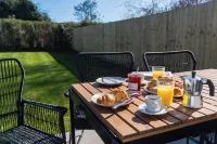 Woodstock - 3 Bed Luxury Bungalow House - Homestays