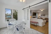 Oceanblock 4 bed / 4 full baths with Courtyard, Outdoor Shower, 2 Decks