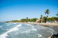 Spacious Coveñas Cabin 4 Bedrooms, close to beach, Pet-Friendly