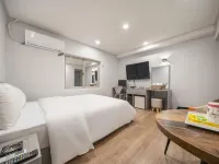 Suwon (Ingyedong) SR Hotel Hotels near مقر بلدية سوون