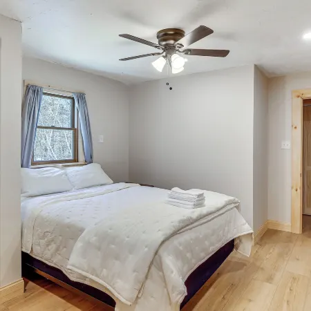 Lake, Golf & More! Getaway in Center Barnstead