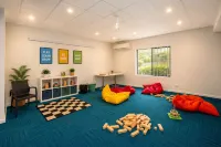 98 Steps to the Beach - Retreat with Pool Access