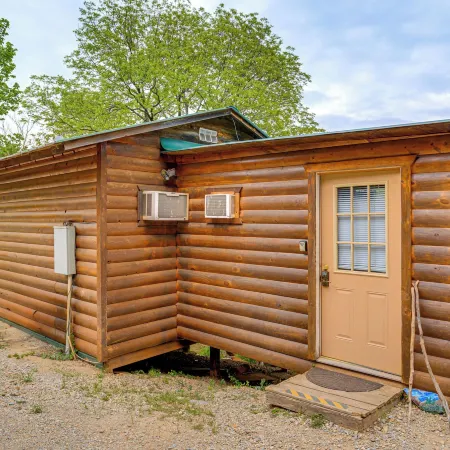 1/2 Mile to Turner Falls: 'Cedar Falls Cabin 5' Отели в г. Мюррей Каунти