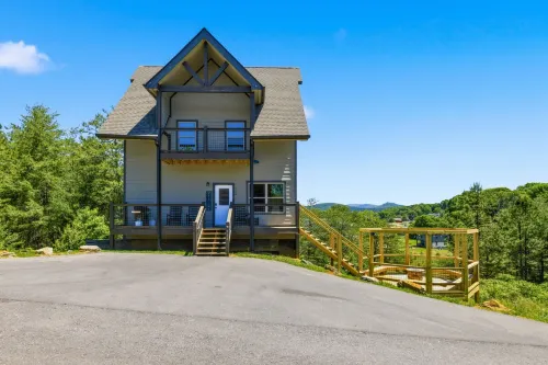Smoky Blue Haven 3 Bedroom Cabin