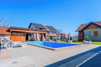 Timber Cottage With Pool and Hot Tub - Happy Rentals - Pools