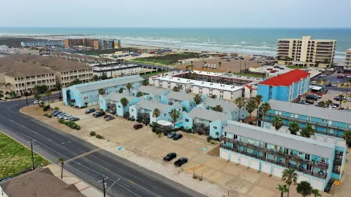 Sea Gypsy by Avantstay 1Br Coastal Condo + Shared Pool Short Walk to Beach + Mins to Port A - Homestays